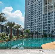 Swimming Pool 2 1BR Comfy and Best View Puri Mansion Apartment By Travelio