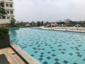 Kolam Renang 4 Appointed Well 1BR Apartment At Cinere Bellevue Suites By Travelio