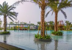 Kolam Renang 3 Studio New Furnished Sea View @ Gold Coast Apartment By Travelio