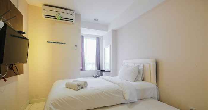 Kamar Tidur Cozy Studio at Cinere Bellevue Apartment By Travelio