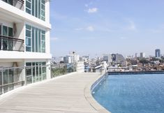 Kolam Renang 3 Strategic Studio at Green Kosambi Bandung By Travelio