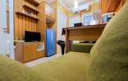 Kamar Tidur 7 Cozy 2BR Apartment at Green Pramuka By Travelio