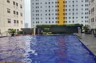 Kolam Renang 2BR Great Choice at Green Pramuka Apartment By Travelio