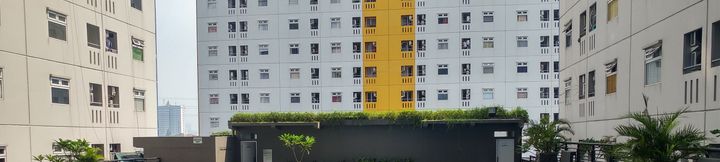 Hồ bơi 4 2BR Great Choice at Green Pramuka Apartment By Travelio