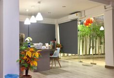 Lobi 5 24 Poshtel Salaya