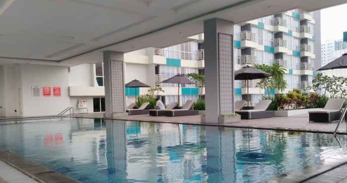 Kolam Renang Studio Fully Furnished Apartment at H Residence By Travelio