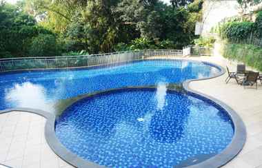 Swimming Pool 2 1BR Trendy near ITB @ Dago Suites Apartment By Travelio