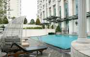 Swimming Pool 5 2BR Modern at The Belleza Apartment By Travelio