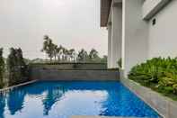 Swimming Pool Studio Stylish and Convenient Bintaro Plaza Apartment By Travelio