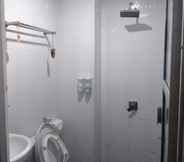 In-room Bathroom 6 Hotel Abyan