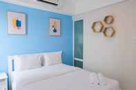 Kamar Tidur Convenient 1BR Bintaro Plaza Apartment By Travelio