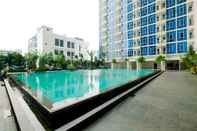 Kolam Renang 2BR New Furnished Apartment at Capitol Park Residence By Travelio