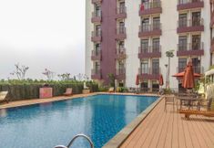 Swimming Pool 2 Studio Minimalist and Comfy Dave Apartment By Travelio