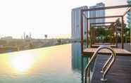 Kolam Renang 3 Studio Modern and Spacious Grand Kamala Lagoon Apartment By Travelio