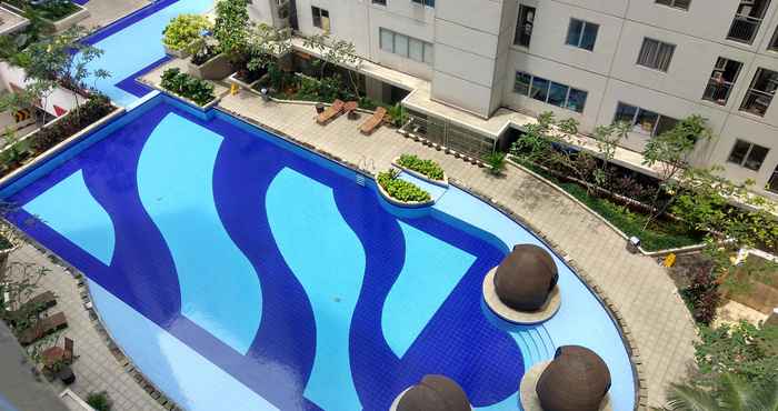 ล็อบบี้ 1BR Minimalist with Pool View at Bassura City Apartment By Travelio