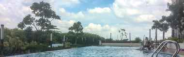 Swimming Pool 2 Studio Minimalist at The Oasis Apartment near Waterboom Cikarang By Travelio