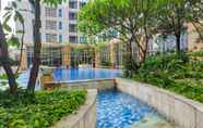 Kolam Renang 7 Modern and Comfortable 1BR at Casa Grande By Travelio