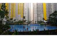 Kolam Renang 2BR Apartment @ Springlake Summarecon By Travelio