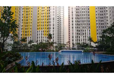 Swimming Pool 2BR Apartment @ Springlake Summarecon By Travelio