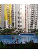 SWIMMING_POOL 2BR Apartment @ Springlake Summarecon By Travelio