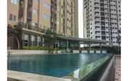 Kolam Renang 5 Posh 1BR The Oasis Cikarang Apartment By Travelio