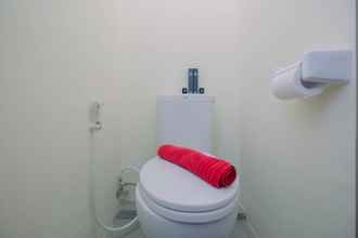 Toilet Kamar 4 Studio Minimalist Apartment at Bogorienze Resort By Travelio