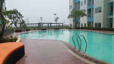 Kolam Renang 4 2BR Cozy with City View The Nest Apartment By Travelio