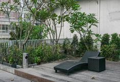 泳池 4 2BR Cozy at Empyreal Epicentrum Apartment By Travelio