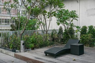 泳池 4 2BR Cozy at Empyreal Epicentrum Apartment By Travelio