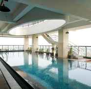 Swimming Pool 4 1BR Warm and Homey Apartment at Atlanta Residences By Travelio