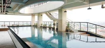 Swimming Pool 4 1BR Warm and Homey Apartment at Atlanta Residences By Travelio