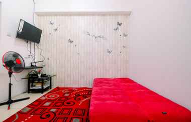 Kamar Tidur 2 1BR Best Price Apartment at Teluk Intan By Travelio