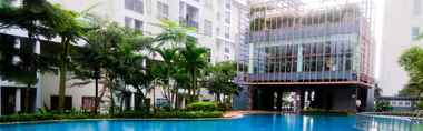 Swimming Pool 2 Minimalist and Comfy 1BR Scientia Residence By Travelio