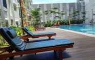 Swimming Pool 7 Comfy and Strategic Studio Signature Park Grande By Travelio