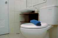 Toilet Kamar 3BR Comfy and Luxury Springlake Apartment By Travelio