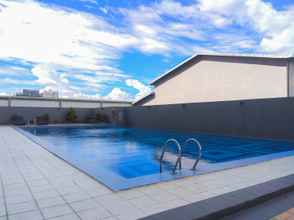 Swimming Pool 4 Studio Modern and Cozy Studio Park View Apartment By Travelio
