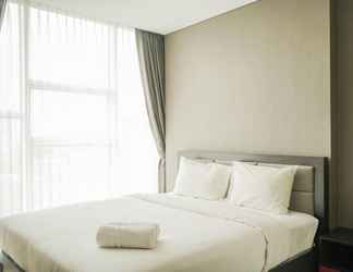 Kamar Tidur 2 1BR Modern Design Apartment at Brooklyn Alam Sutera By Travelio