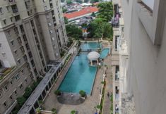 Kolam Renang 4 2BR Homey at Grand Palace Kemayoran By Travelio