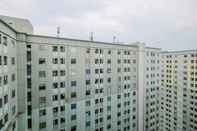 Bangunan 1BR Strategic Kalibata City Apartment By Travelio
