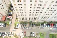 餐廳 1BR Strategic Kalibata City Apartment By Travelio