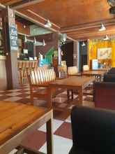 Bar, Cafe and Lounge 4 Novie's Guest House Syariah