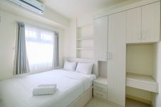 臥室 Chic and Cozy 2BR at Green Pramuka Apartment By Travelio