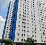 Bangunan 5 Chic and Cozy 2BR at Green Pramuka Apartment By Travelio