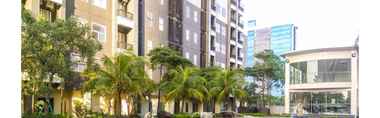 Kolam Renang 2 Comfy 2BR Apartment at Silkwood Residence By Travelio