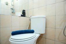 In-room Bathroom Studio Furnished with Comfortable Design Green Pramuka Apartment By Travelio