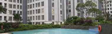 Kolam Renang 2 3BR Luxurious M-Town Apartment By Travelio