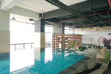 Kolam Renang 2BR Homey and Modern Apartment at Atlanta Residence By Travelio