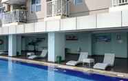 Kolam Renang 5 Functional and Compact 1BR Belmont Apartment By Travelio