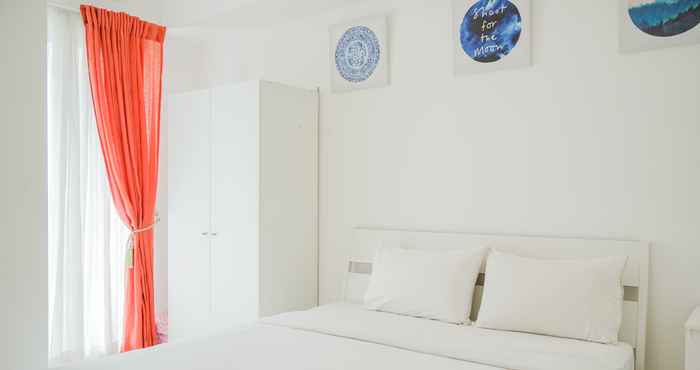 Kamar Tidur 2BR Spacious and Elegant M-Town Serpong Apartment By Travelio