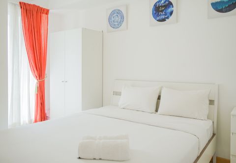 침실 2BR Spacious and Elegant M-Town Serpong Apartment By Travelio
